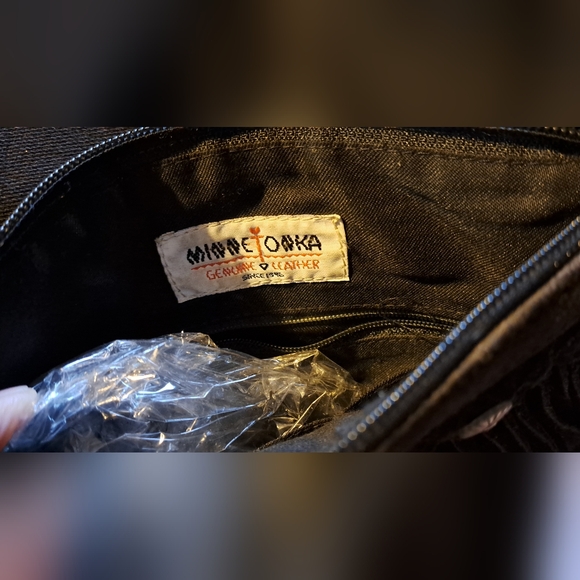 Minnetonka Black Leather Fringed Shoulder Crossbody Bag - Picture 4 of 5